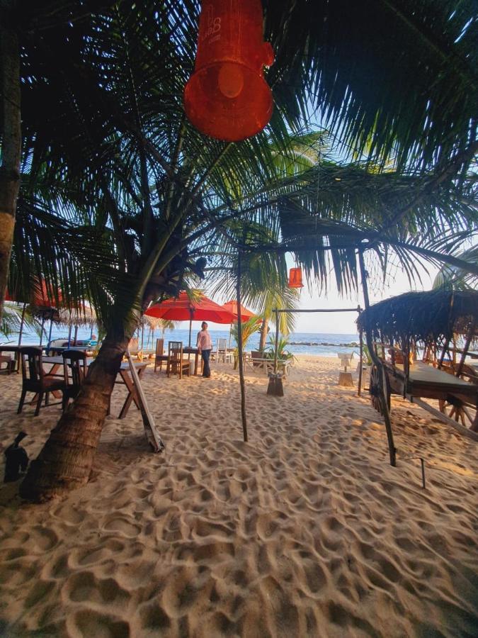 Blue Horizon Beach Hotel Tangalle Exterior foto